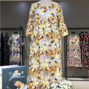 廣州品牌品傲女裝折扣店在哪兒進貨