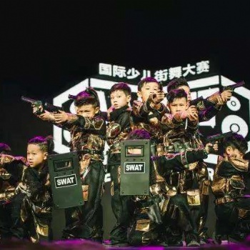 鶴崗少兒街舞爵士舞培訓鴻恩藝術又開始了新的征程