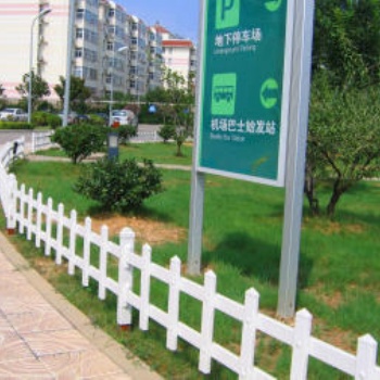 廠家草坪護(hù)欄小區(qū)草坪護(hù)欄公園草坪護(hù)欄網(wǎng)景區(qū)草坪護(hù)欄塑鋼草坪護(hù)欄