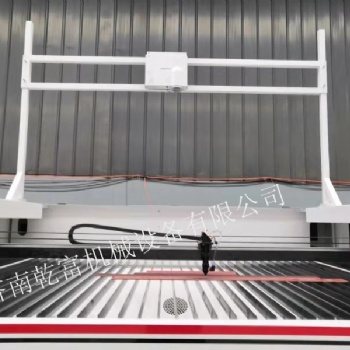 全自動(dòng)汽車(chē)后備箱墊裁剪機(jī) 旋轉(zhuǎn)刀切割機(jī) 腳墊座套振動(dòng)刀設(shè)備