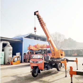 太原農村建房吊樓板狹小環(huán)境下工作的吊車生產廠家 五征底盤自制改裝三輪隨車吊價格