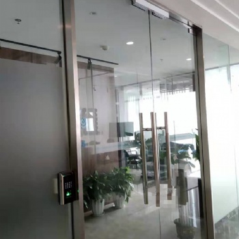 江北區(qū)渝中區(qū)室內(nèi)玻璃門地彈門電磁鎖指紋機(jī)門禁安裝