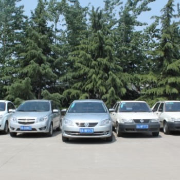 西安有照駕駛員汽車陪練，專業(yè)教練一對(duì)一練車價(jià)格低服務(wù)好