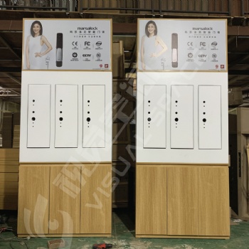 視覺空間定制新款發(fā)光智能鎖展示柜臺