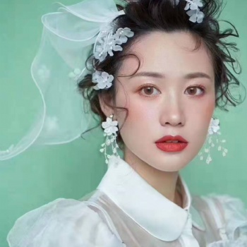 學(xué)美甲化妝來(lái)駐馬店玲麗讓你一邊學(xué)習(xí)一邊賺錢