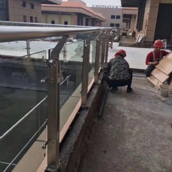 304不銹鋼玻璃護欄_304不銹鋼玻璃護欄價格_304不銹鋼玻璃護欄批發