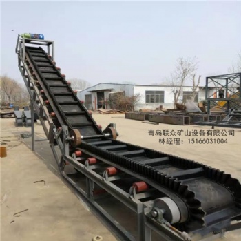 建筑用大傾角皮帶輸送機(jī) 帶擋板傾斜式爬坡皮帶傳送機(jī)