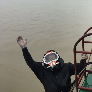 南通中潛水下攝像 檢測 水下光纜 電纜鋪設(shè) 沉船打撈 樁錘打撈公司