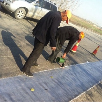 廠家直供復合土工格柵，礦用假頂網，護幫網，防裂貼，貼縫帶歡迎來電咨詢