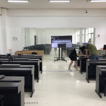 金瑞冠達數(shù)字音樂電鋼琴實訓教室建設(shè)