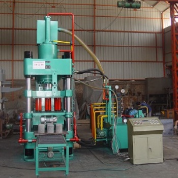西寧XY32-500全自動(dòng)鐵粉壓塊機(jī)為客戶提供試機(jī)現(xiàn)場(chǎng)Y