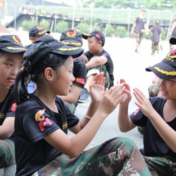 青少年體驗(yàn)式軍事冬夏令營-廣州成功營地