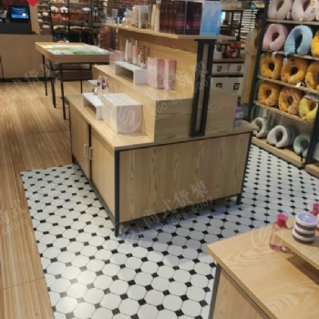 沈陽大創生活館貨架服裝實體店鋪貨架設計定制