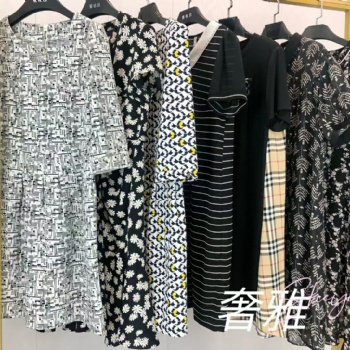 品牌折扣女裝源成都服裝批發(fā)市場(chǎng)