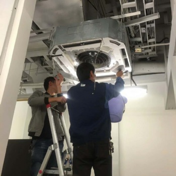 閔行區(qū)莘莊莘松路空調(diào)加藥水，柜機(jī)空調(diào)維修，跳閘、漏水維修