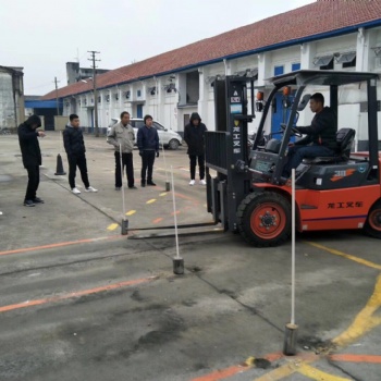 嘉興振達(dá)叉車培訓(xùn)復(fù)審平湖叉車培訓(xùn)證