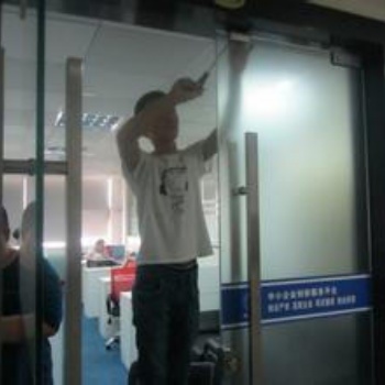 西安專業安裝維修玻璃門，更換鋼化玻璃
