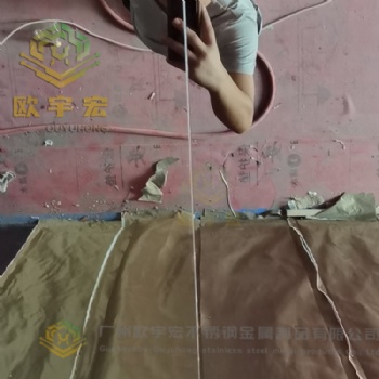 我裂開了！山西不銹鋼蜂窩板鏡面蜂窩板吊頂出現(xiàn)哈哈鏡怎么辦，歐宇宏吊頂蜂窩板無縫連接