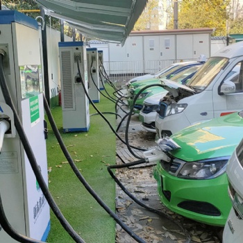 恩澤場站丨鳳城九路新能源車充電場站座無虛席，人氣爆棚！
