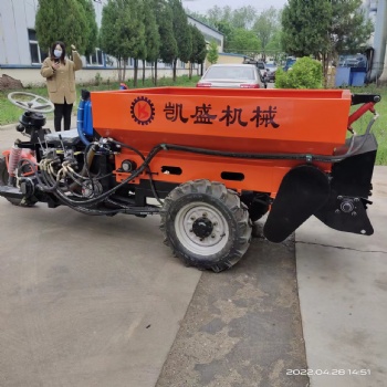 廠家**農(nóng)用機械設備 三輪自走式撒糞車 發(fā)酵糞用撒肥機