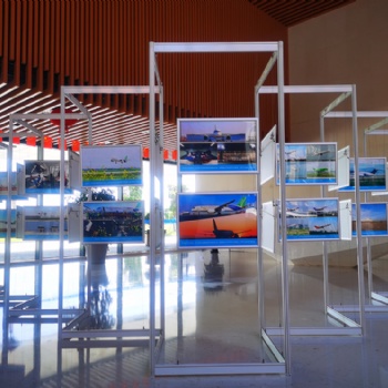 蘇州兒童畫(huà)展掛畫(huà)展板展架出租安裝 黑 白色掛畫(huà)鋁框架租賃