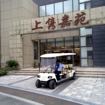 廣西南寧西鄉(xiāng)塘區(qū)8人座電動四輪觀光車