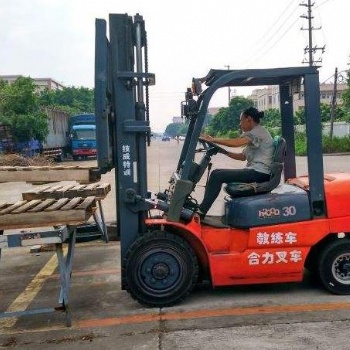 叉車證培訓(xùn)，叉車司機(jī)培訓(xùn)，考叉車證