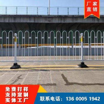 機(jī)動車道護(hù)欄 鍍鋅白色鐵藝欄桿 道路護(hù)欄廠家批發(fā)