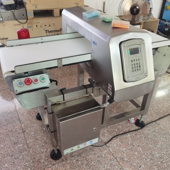 樂(lè)鼎高精度金屬檢測(cè)機(jī)